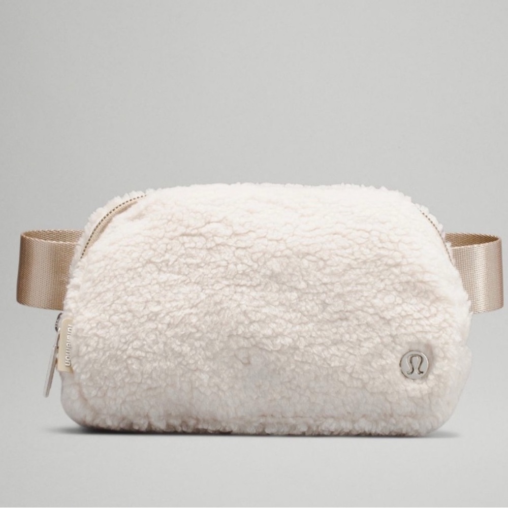 Lululemon Everywhere Fleece Belt Bag Natural Ivory/Trench